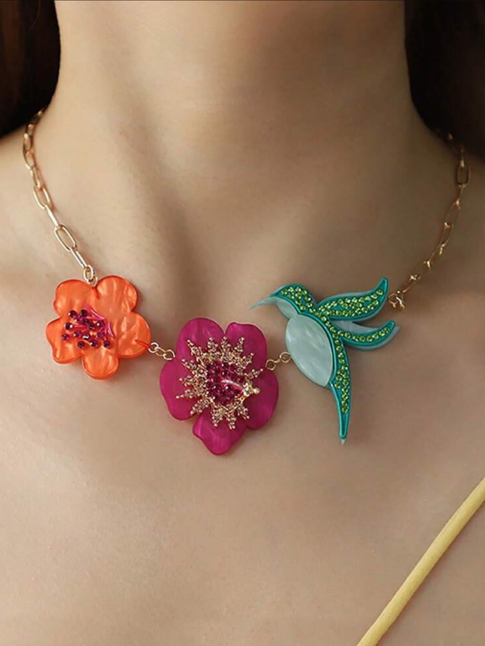 Gold Chain Floral & Hummingbird Pendant Necklace - nwt